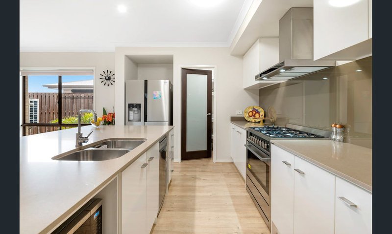 Photo - 64 Whitsunday Circuit, Pimpama QLD 4209 - Image 4
