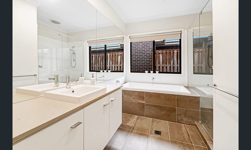 Photo - 64 Whitsunday Circuit, Pimpama QLD 4209 - Image 13