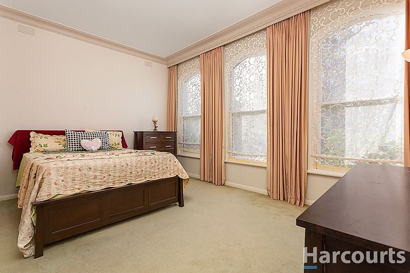 Photo - 64 Wilson Road, Glen Waverley VIC 3150 - Image 8