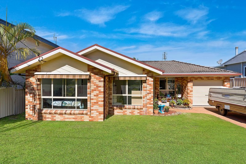 64 Winbin Crescent, Gwandalan NSW 2259