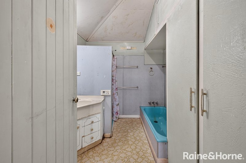 Photo - 64 Wood Street, Warwick QLD 4370 - Image 13