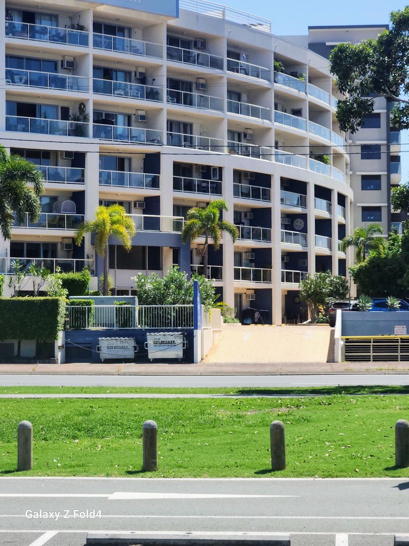 Photo - 64/106-108 Marine Parade, Southport QLD 4215 - Image 10