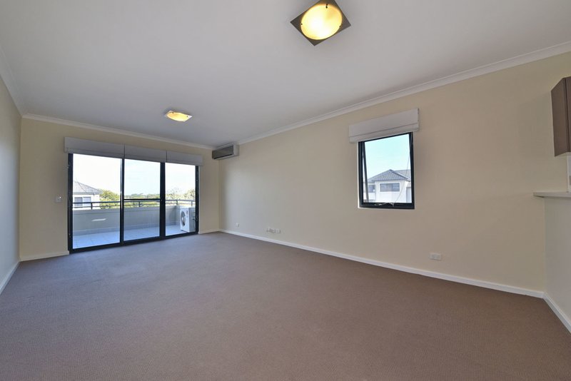 Photo - 64/12 Citadel Way, Currambine WA 6028 - Image 2