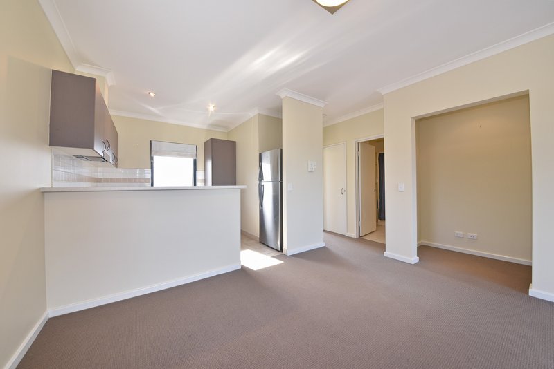 Photo - 64/12 Citadel Way, Currambine WA 6028 - Image 4