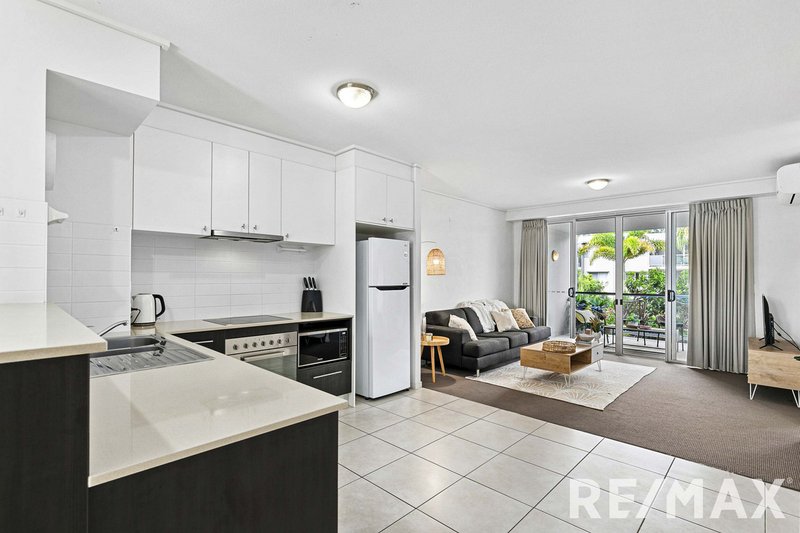 Photo - 64/68 Pulgul Street, Urangan QLD 4655 - Image 2