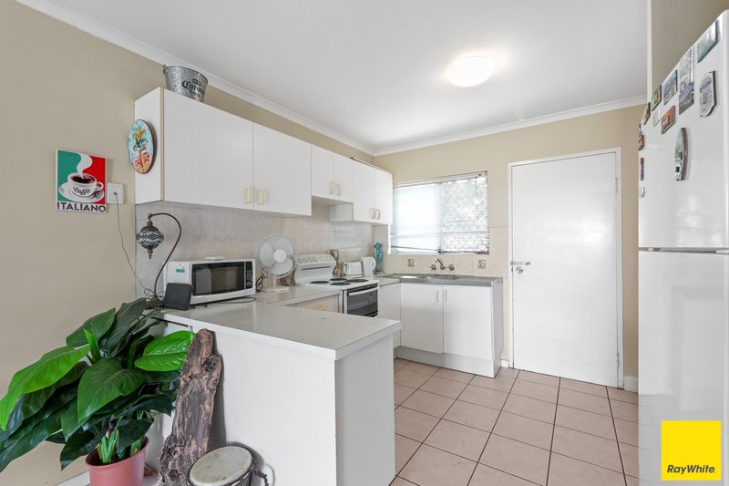 Photo - 6/473-479 Mccoombe Street, Mooroobool QLD 4870 - Image 2