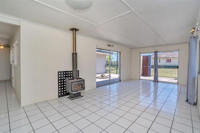 Photo - 65-67 Nerang Street, Waterford QLD 4133 - Image 2