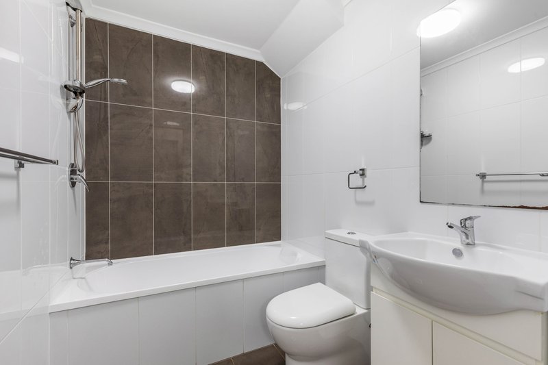 Photo - 6/5-7 Richards Avenue, Peakhurst NSW 2210 - Image 5