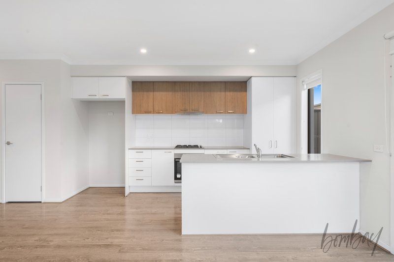 Photo - 65 Antares Parade, Kalkallo VIC 3064 - Image 4