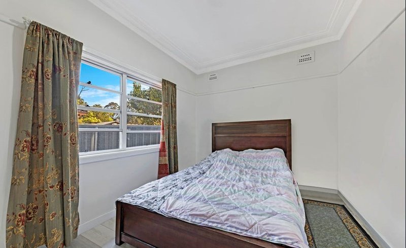 Photo - 65 Aurelia Street, Toongabbie NSW 2146 - Image 4