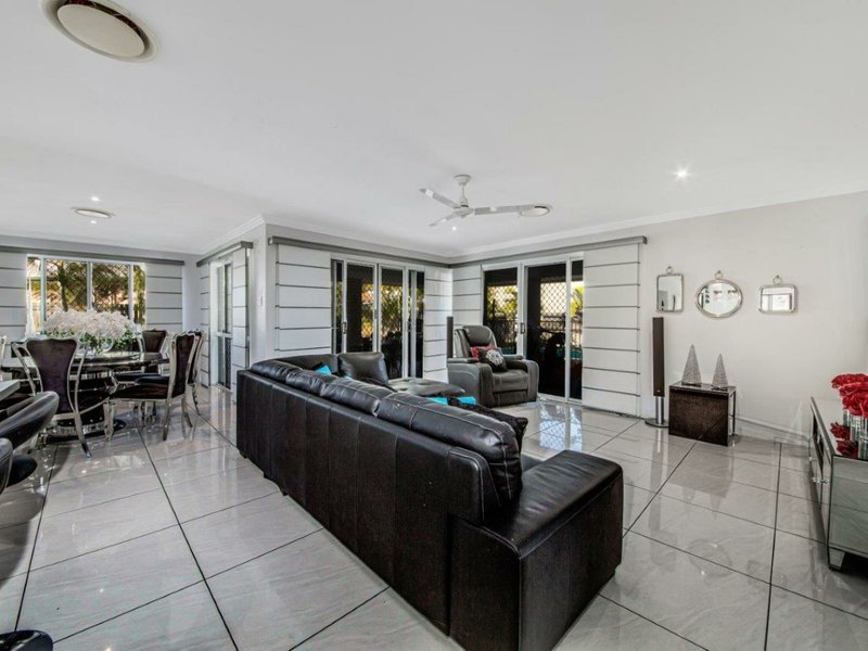 Photo - 65 Bauhinia Street, Boyne Island QLD 4680 - Image 5