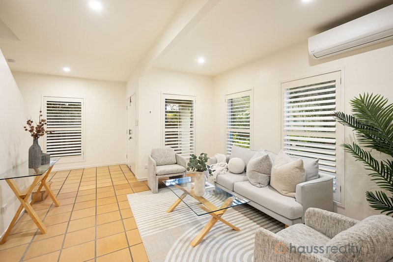 Photo - 65 Berry Street, Sherwood QLD 4075 - Image 4