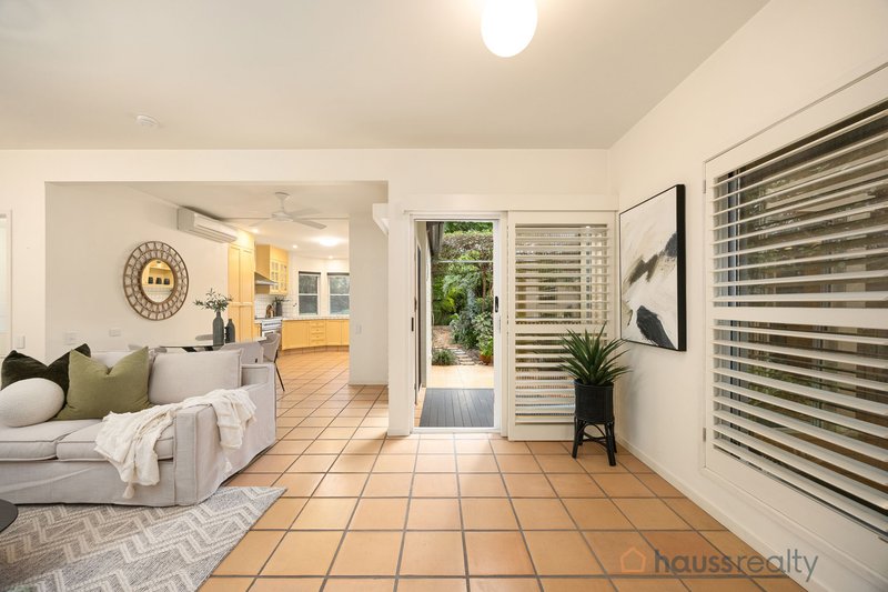 Photo - 65 Berry Street, Sherwood QLD 4075 - Image 5