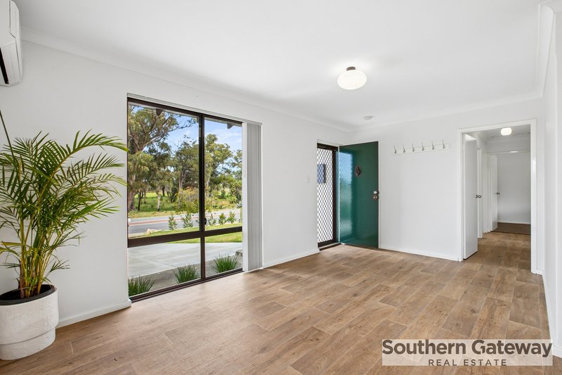 Photo - 65 Chisham Avenue, Parmelia WA 6167 - Image 4