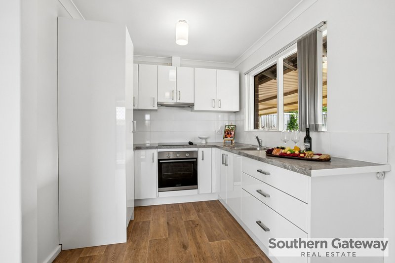 Photo - 65 Chisham Avenue, Parmelia WA 6167 - Image 8