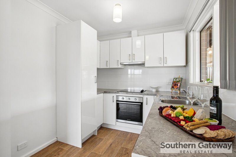 Photo - 65 Chisham Avenue, Parmelia WA 6167 - Image 9