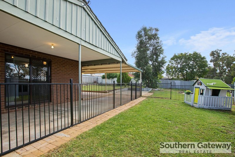 Photo - 65 Chisham Avenue, Parmelia WA 6167 - Image 16