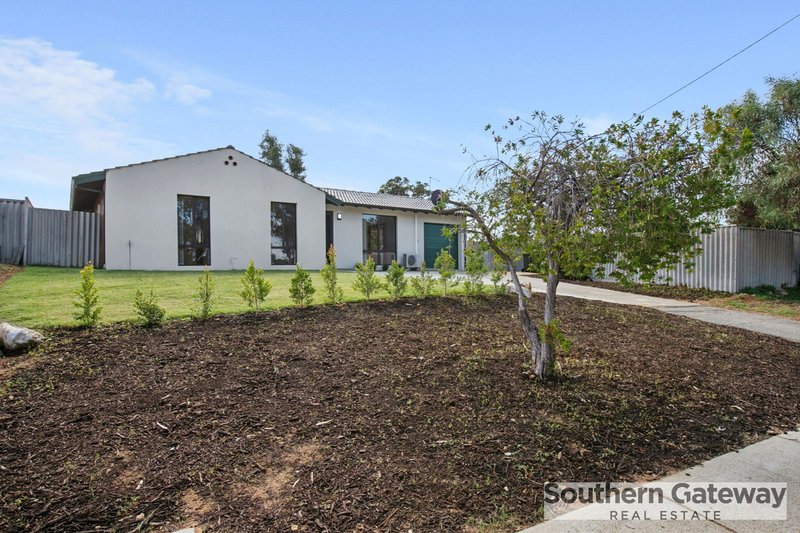 Photo - 65 Chisham Avenue, Parmelia WA 6167 - Image 17