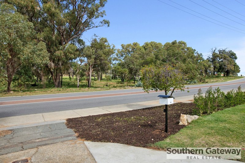 Photo - 65 Chisham Avenue, Parmelia WA 6167 - Image 25