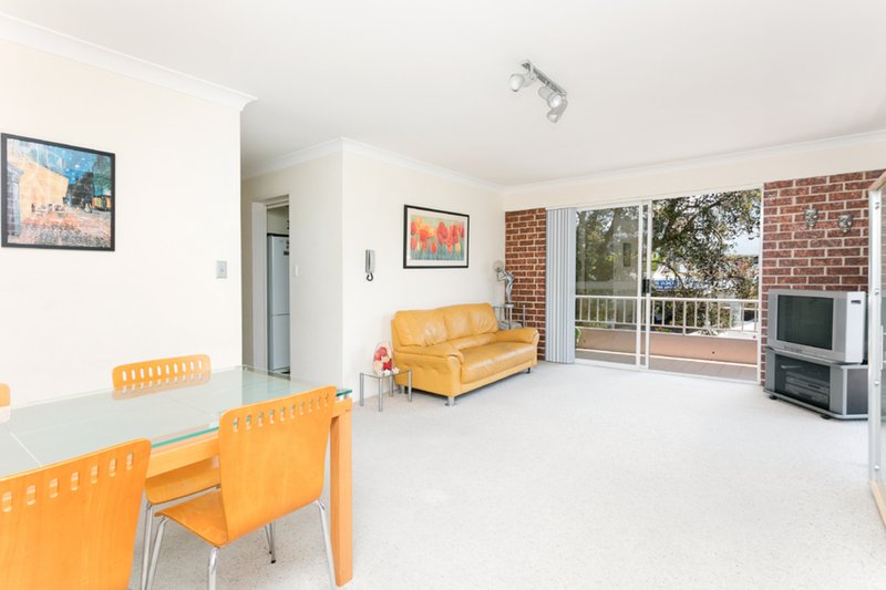 Photo - 6/5 Clarence Avenue, Dee Why NSW 2099 - Image 2