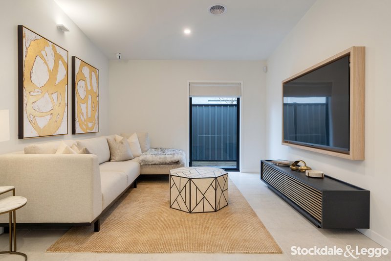 Photo - 65 Creekbridge Street, Craigieburn VIC 3064 - Image 4