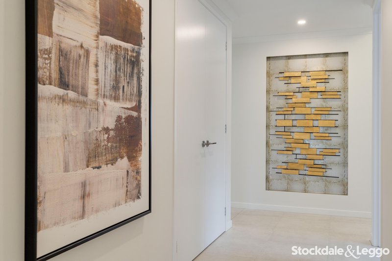 Photo - 65 Creekbridge Street, Craigieburn VIC 3064 - Image 5
