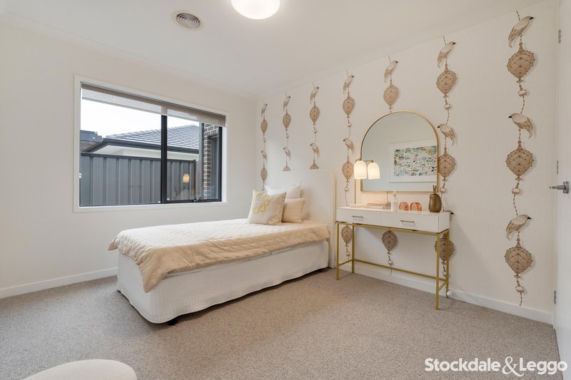 Photo - 65 Creekbridge Street, Craigieburn VIC 3064 - Image 6