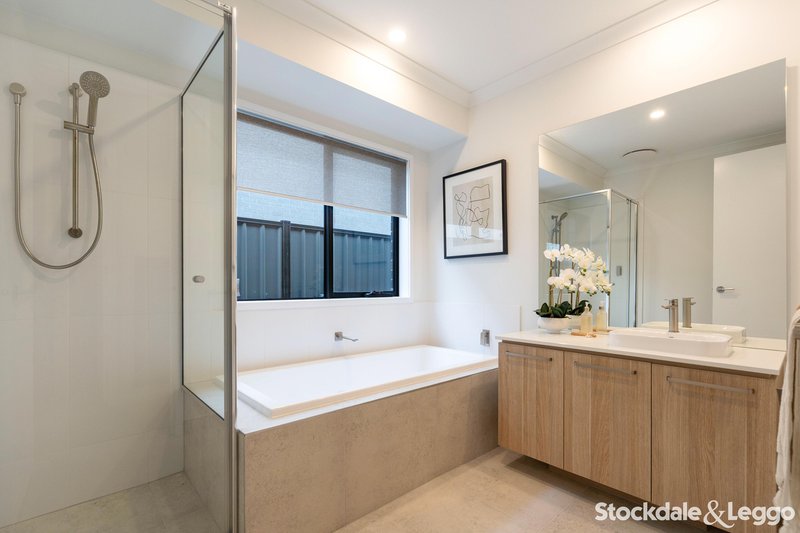 Photo - 65 Creekbridge Street, Craigieburn VIC 3064 - Image 7