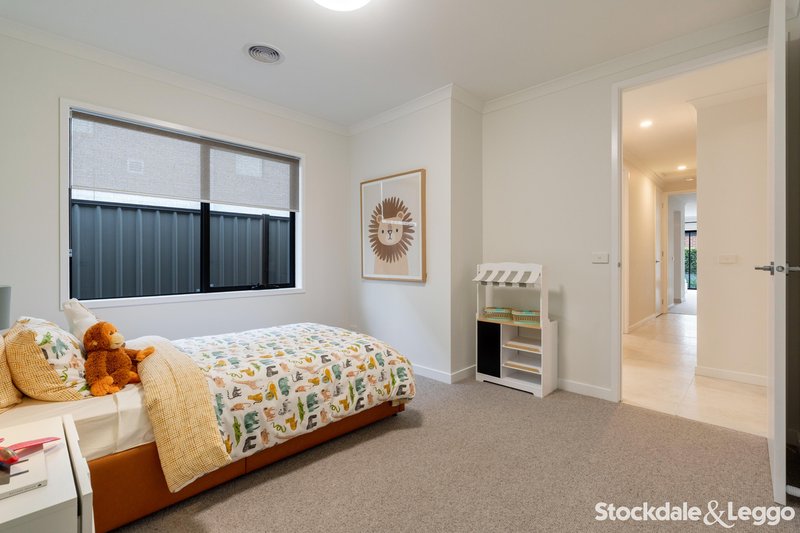 Photo - 65 Creekbridge Street, Craigieburn VIC 3064 - Image 8