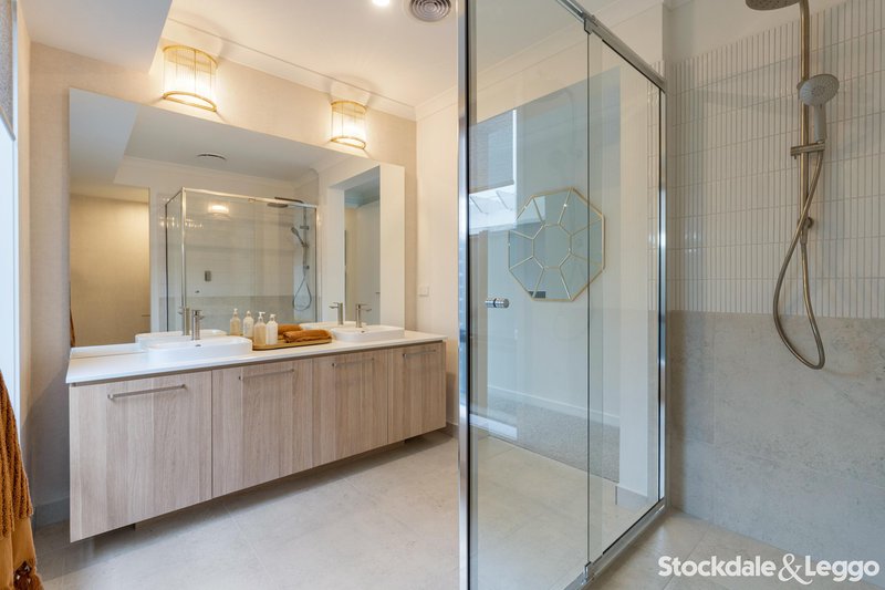 Photo - 65 Creekbridge Street, Craigieburn VIC 3064 - Image 12