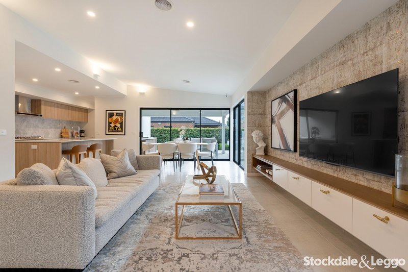 Photo - 65 Creekbridge Street, Craigieburn VIC 3064 - Image 15