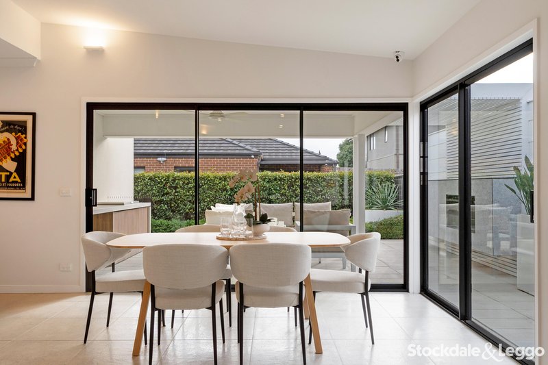 Photo - 65 Creekbridge Street, Craigieburn VIC 3064 - Image 16