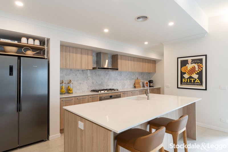 Photo - 65 Creekbridge Street, Craigieburn VIC 3064 - Image 17