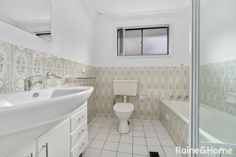 Photo - 65 Curran Street, Prairiewood NSW 2176 - Image 8