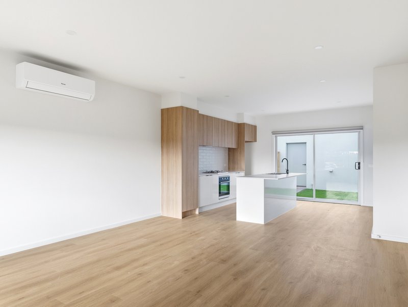 Photo - 65 Everbloom Crescent, Tarneit VIC 3029 - Image 3
