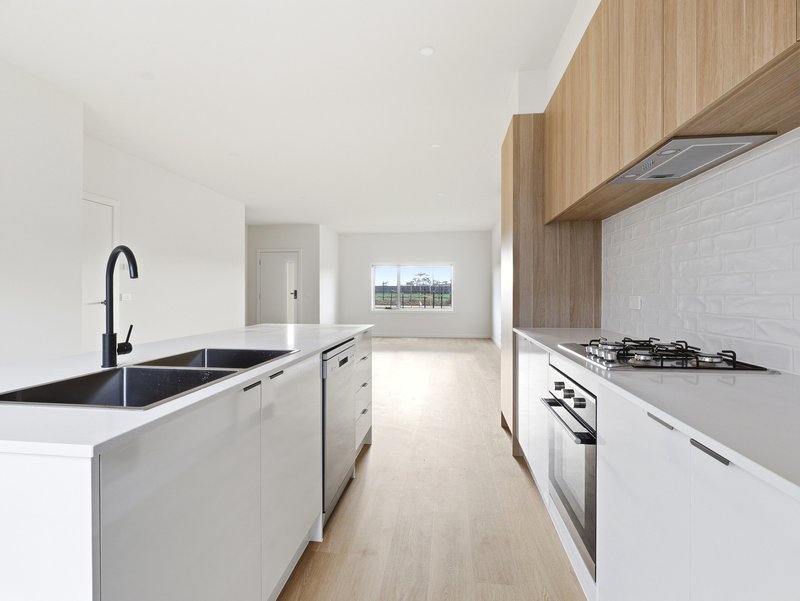 Photo - 65 Everbloom Crescent, Tarneit VIC 3029 - Image 5