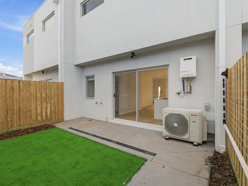 Photo - 65 Everbloom Crescent, Tarneit VIC 3029 - Image 18