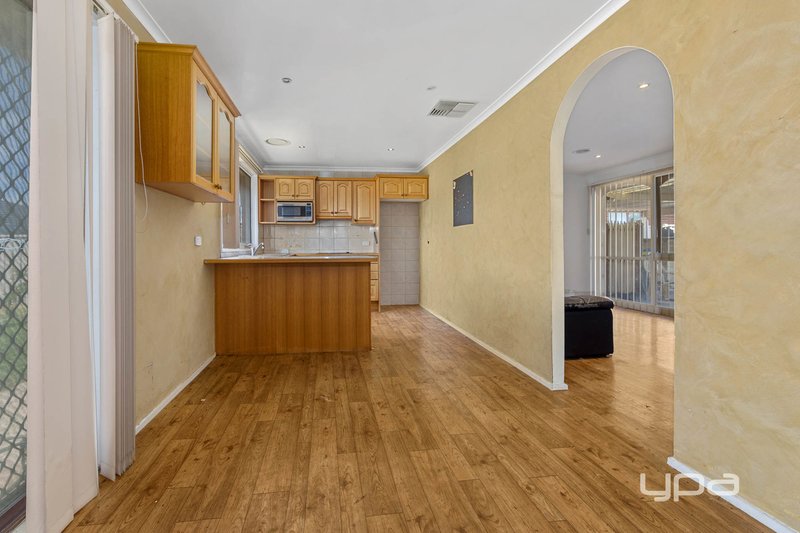 Photo - 65 Fairfax Circuit, Albanvale VIC 3021 - Image 3