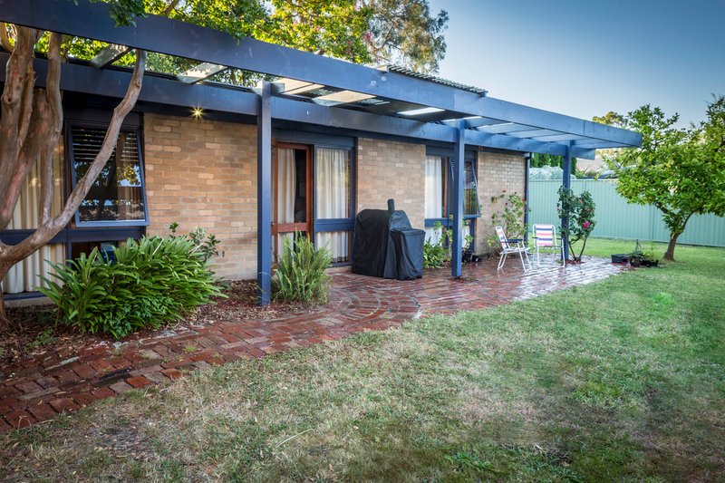 Photo - 65 Galahad Crescent, Glen Waverley VIC 3150 - Image 10