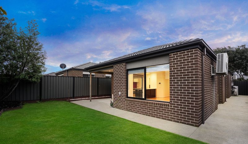 Photo - 65 Gateshead Street, Craigieburn VIC 3064 - Image 11