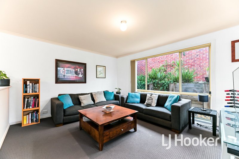 Photo - 6/5 Glenda Court, Pakenham VIC 3810 - Image 3