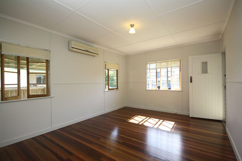 Photo - 65 Grant Street, Redcliffe QLD 4020 - Image 2