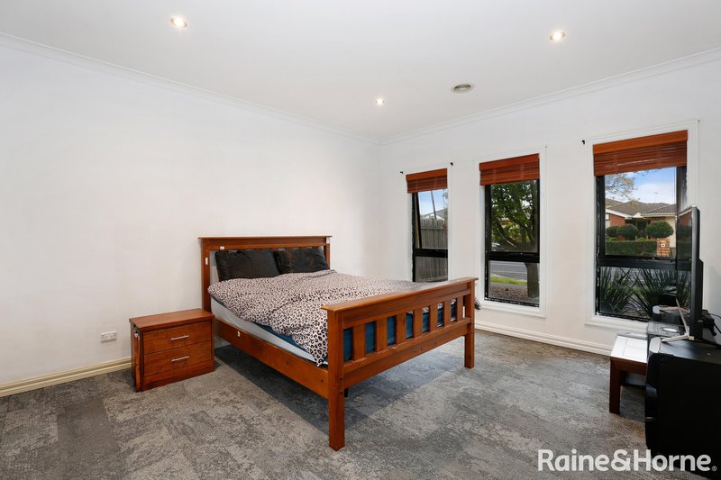 Photo - 65 Hayfield Road, Roxburgh Park VIC 3064 - Image 6