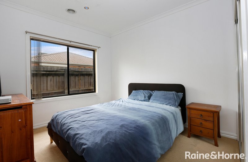 Photo - 65 Hayfield Road, Roxburgh Park VIC 3064 - Image 9