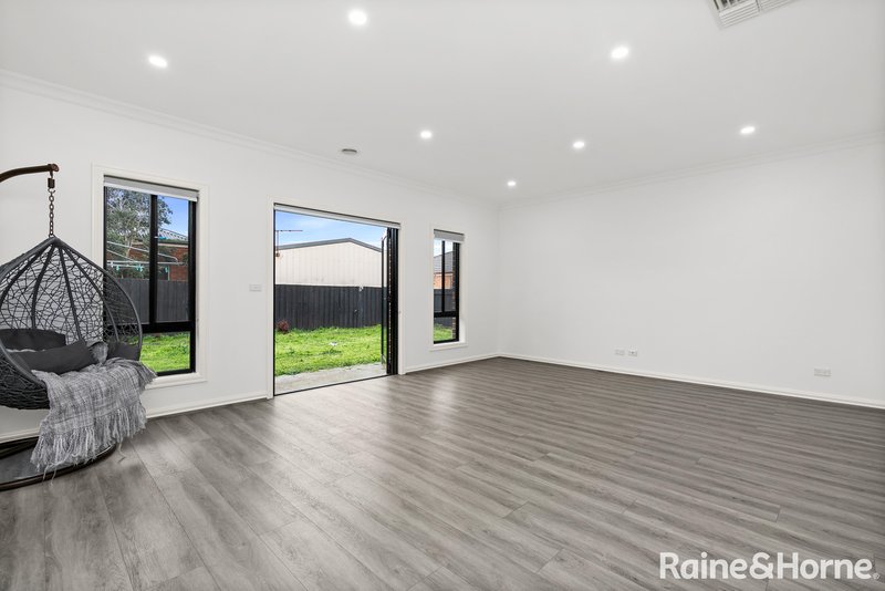 Photo - 65 Hayfield Road, Roxburgh Park VIC 3064 - Image 4