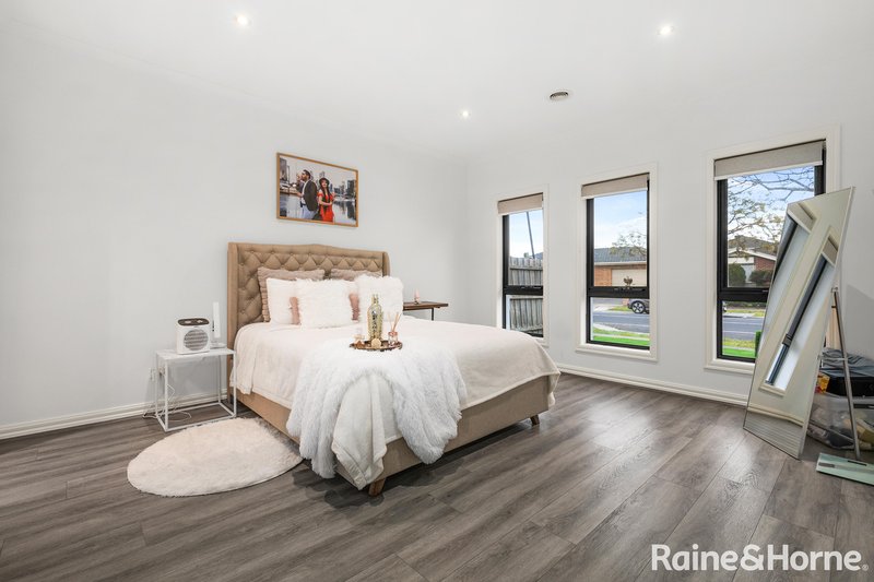 Photo - 65 Hayfield Road, Roxburgh Park VIC 3064 - Image 9