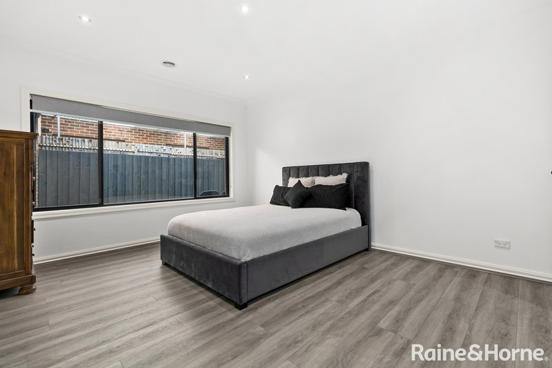 Photo - 65 Hayfield Road, Roxburgh Park VIC 3064 - Image 12