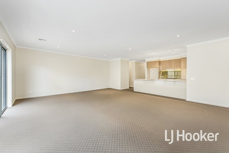 Photo - 65 Highmount Drive, Hampton Park VIC 3976 - Image 4