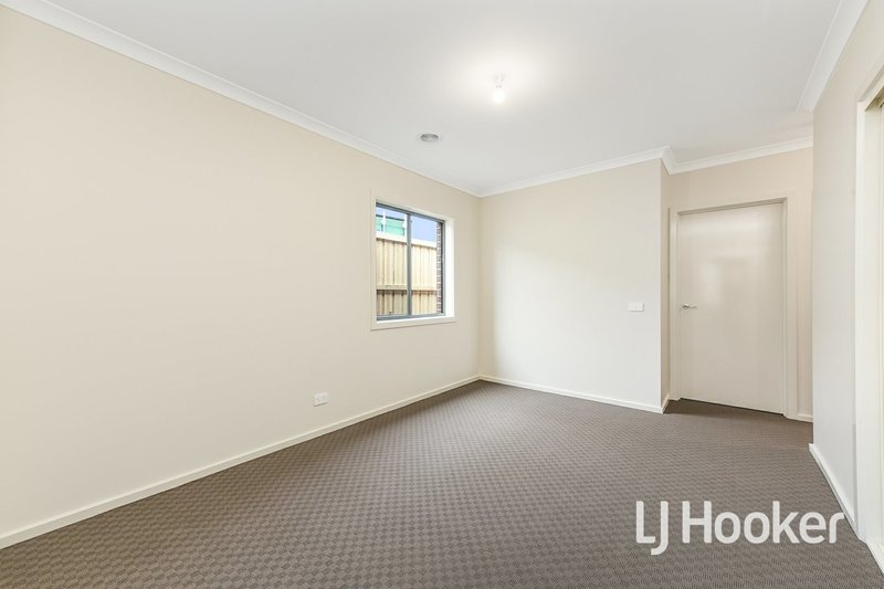 Photo - 65 Highmount Drive, Hampton Park VIC 3976 - Image 6