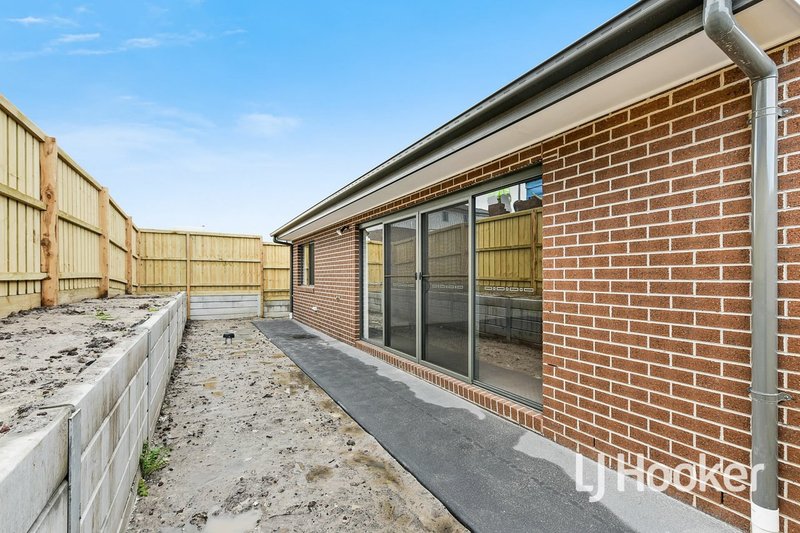 Photo - 65 Highmount Drive, Hampton Park VIC 3976 - Image 11